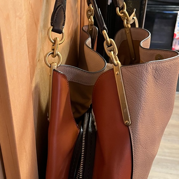 Barely used Tri~Color Coach Purse lots of pockets and zippers!